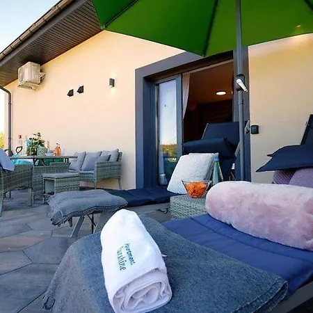 Comfortable Homes With Terraces, Nyaraló Mielenko