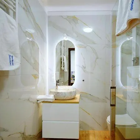 Nyaraló Comfortable Homes With Terraces,